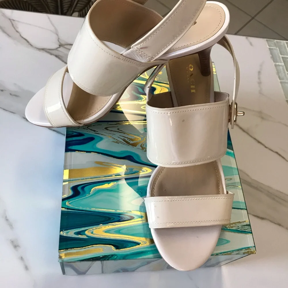 Coach - Picture 3 of 4